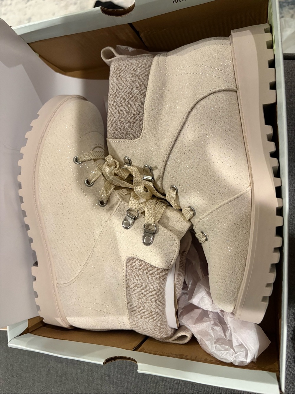 SO Cream Lace-Up Ankle Boots with Knit Collar